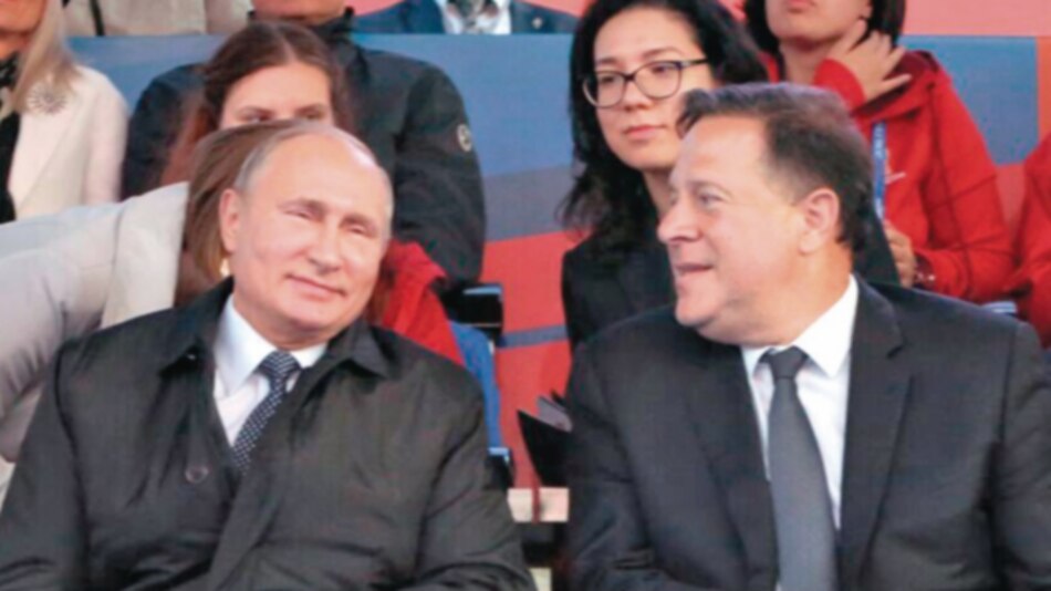 Un balón que rueda en medio de crisis políticas