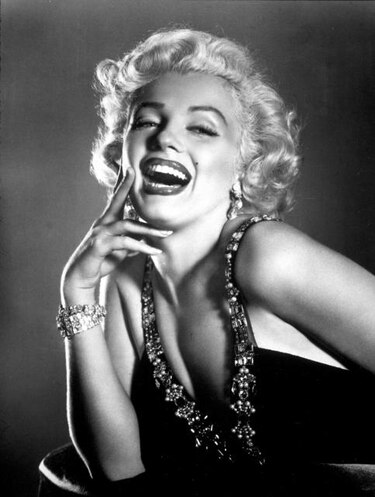 Los primeros posados de Marilyn Monroe protagonizan una subasta