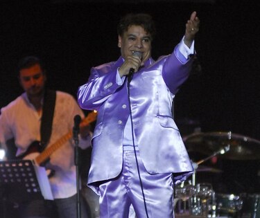 Hospitalizan a Juan Gabriel en EU por una neumonía