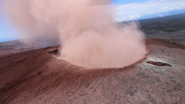 Volcán obliga a evacuar a mil 500 pobladores en Hawái