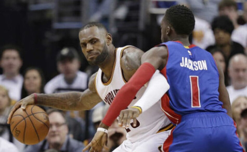 LeBron James prefiere no responderle al 'coach' de los Pistons