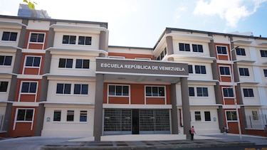 Reabre la Escuela República de Venezuela, en Calidonia, tras nueve años de estar cerrada