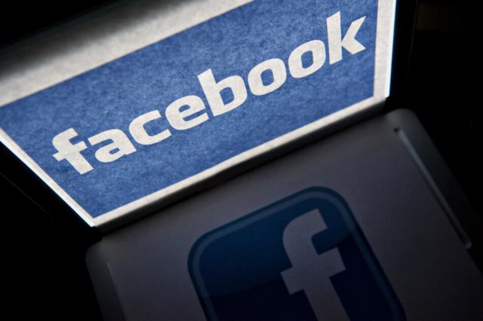 Las acciones de Facebook suben el 5% y rozan su precio de salida a bolsa