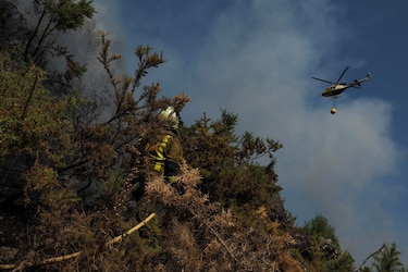 España comienza a sofocar los incendios más graves, aunque diecinueve siguen activos