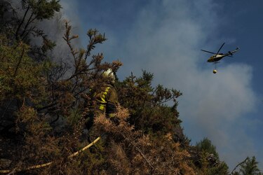 España comienza a sofocar los incendios más graves, aunque diecinueve siguen activos