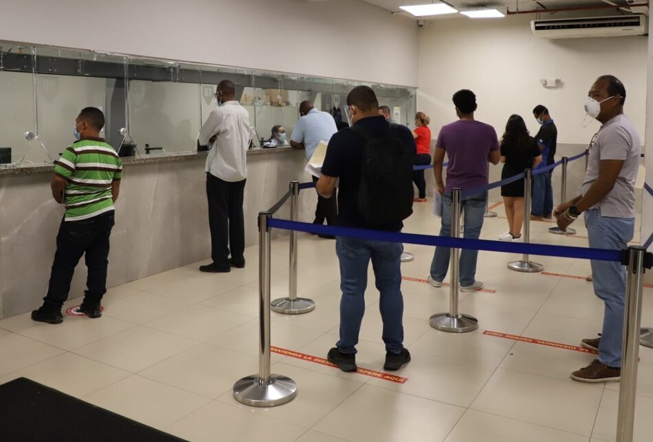 Alcaldía comienza a entregar calcomanías vehiculares de abril de 2022