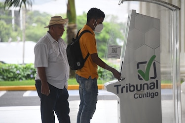Dos aspirantes a diputado ya tienen las firmas requeridas