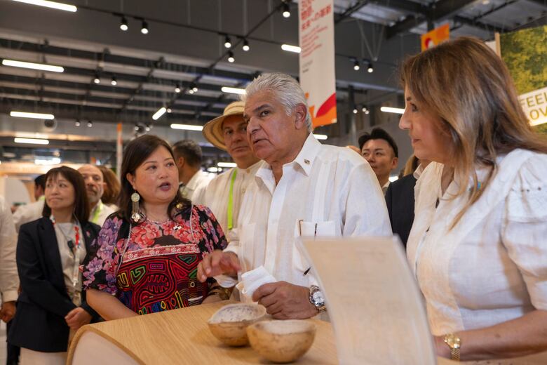 Panamá pone en relieve sus raíces indígenas en su Día Nacional en la Expo de Osaka
