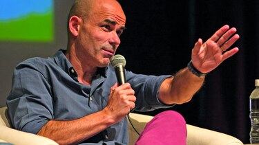'Es un salto mortal pasar de la literatura al cine'