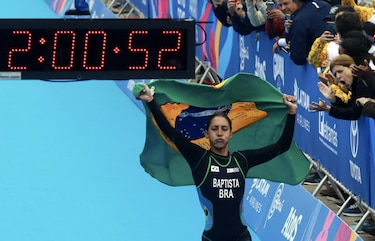 La triatleta brasileña Luísa Baptista recibe alta luego de tres meses internada en un hospital