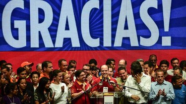 Oposición venezolana define este lunes su estrategia tras el voto masivo contra Nicolás Maduro