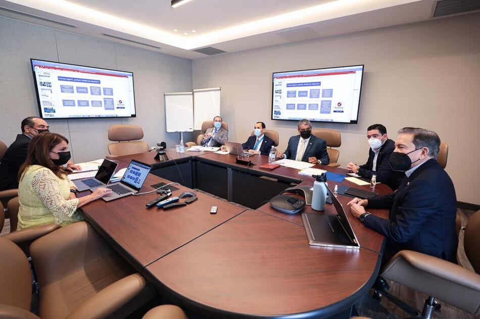 Cortizo y ministros de Salud y Educación analizan el proceso de vacunación de docentes