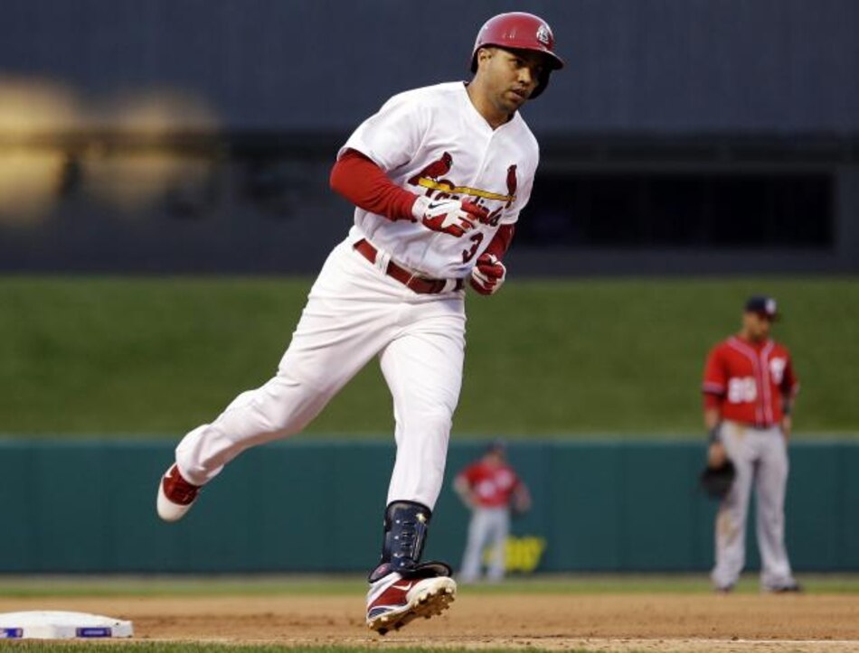 Beltrán pegó dos jonrones y los Cardenales empatan la serie