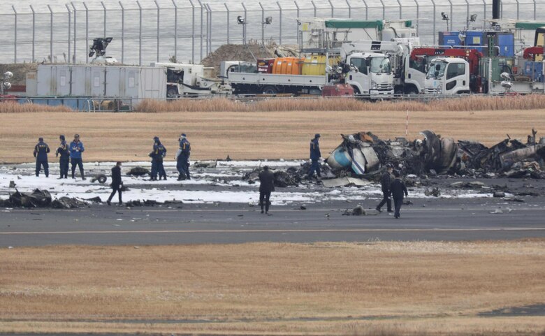 ¿Cómo fue la milagrosa evacuación del avión accidentado en Tokio?