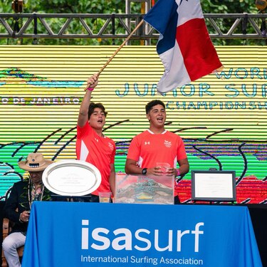 Panameños ven acción en el Mundial de Surf