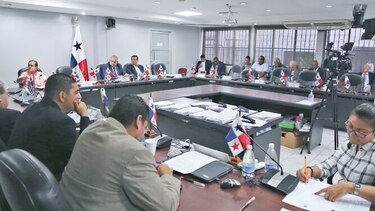 Presupuesto cierra sesiones y aprueba $65 millones