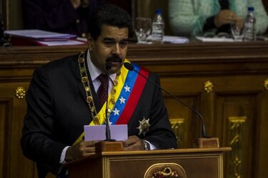 Maduro revisa programación de televisoras por ‘incitar la violencia’