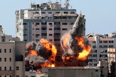 Israel continúa con ofensiva en Gaza, bombardean edificio en donde estaban oficinas de medios de comunicación