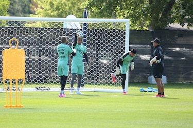 Mosquera y Fajardo destacaron la mentalidad de La Roja antes del duelo clave ante Croacia 