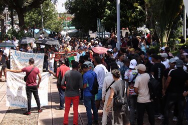 Migrantes en el sur de México alistan caravana para exigir regularización de documentos