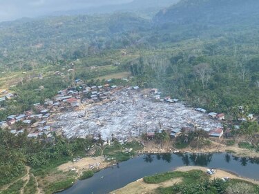 Trasladan ayuda a damnificados tras incendio en la comarca de Wargandí