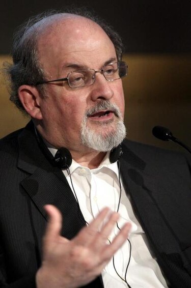 Rushdie admira a Almodóvar como uno de los mejores cineastas del mundo