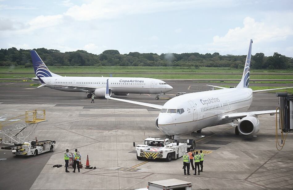 Altos precios del combustible frenan a la industria aérea