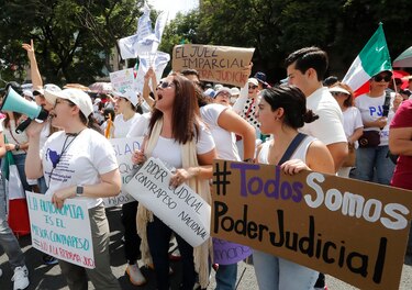 Jueces mexicanos protestan contra la reforma judicial en las zonas turísticas de Cancún
