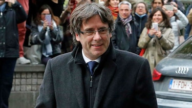 Puigdemont y cuatro miembros de su gobierno se entregan a la policía belga