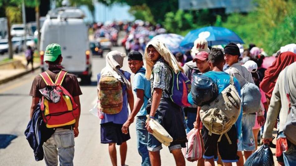 El paso de los caminantes acelera la ansiedad de Trump