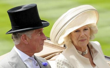 Carlos y Camilla iniciaron gira de nueve días