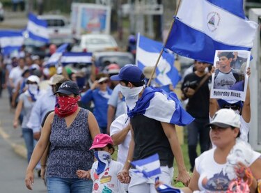 Manifestantes hacen cadena humana para pedir libertad de presos políticos en Nicaragua