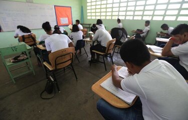 Aprueban contrato para ampliar el centro educativo Santiago De La Guardia 