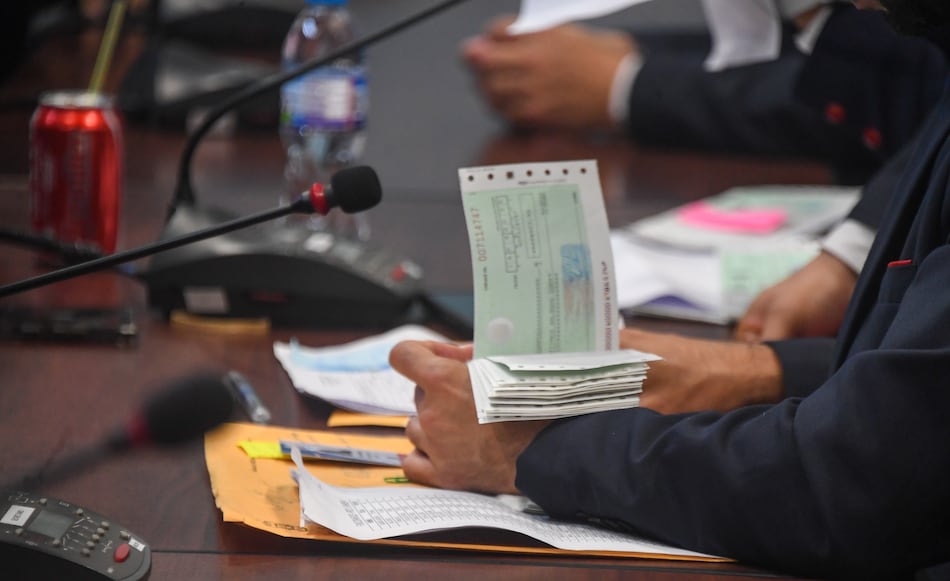 Funcionarios de la Asamblea denuncian retención injustificada de cheques por parte de la Contraloría