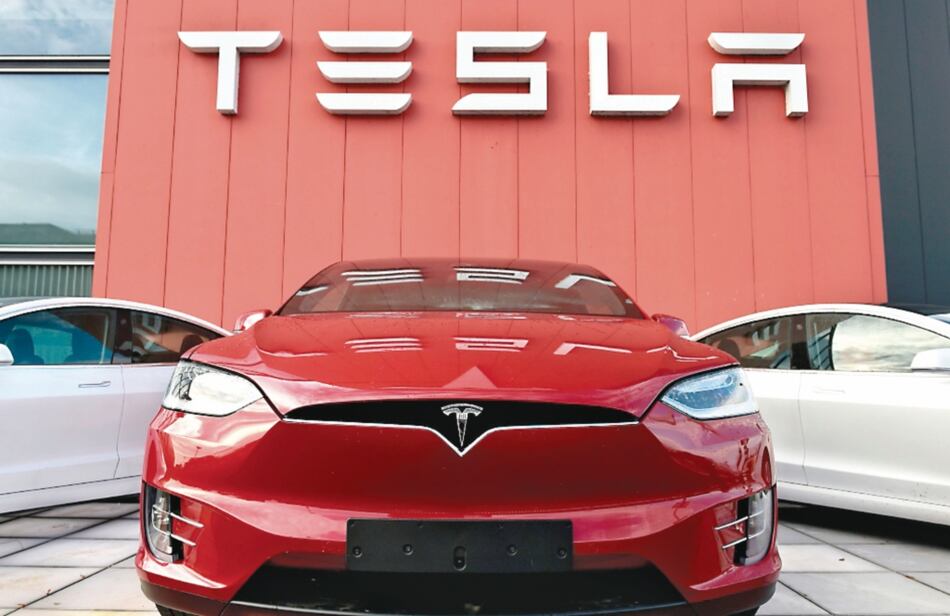 Tesla suspende ensamblaje en China