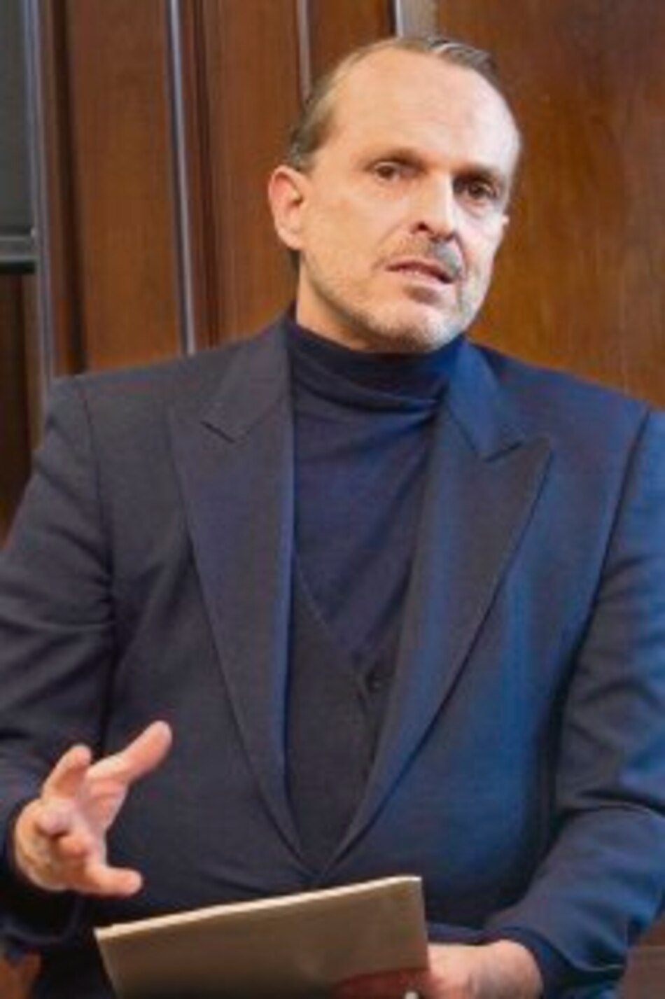 Miguel Bosé recibe el premio ´Person of the year 2013´