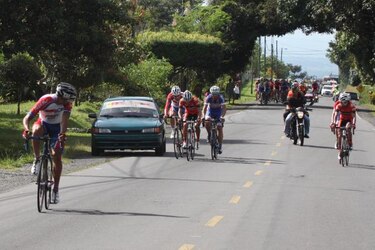 Colombianos dominaron la montaña en la quinta etapa del giro chiricano