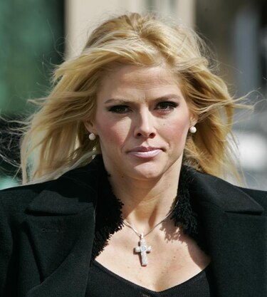 Hija de Anna Nicole Smith modela para Guess