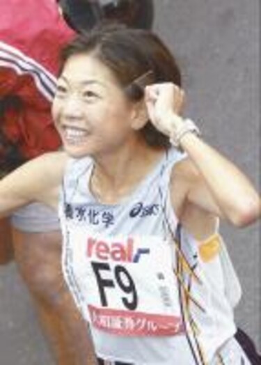 Takahashi pulveriza el récord mundial de maratón