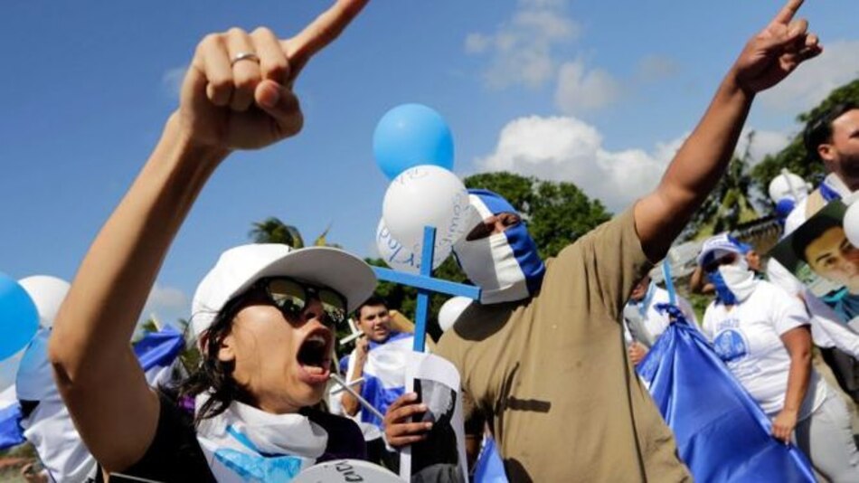 Nicaragüenses en Costa Rica protestan contra Daniel Ortega en la frontera