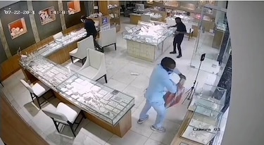 Detienen a una persona sospechosa de participar en el asalto a una joyería del área bancaria