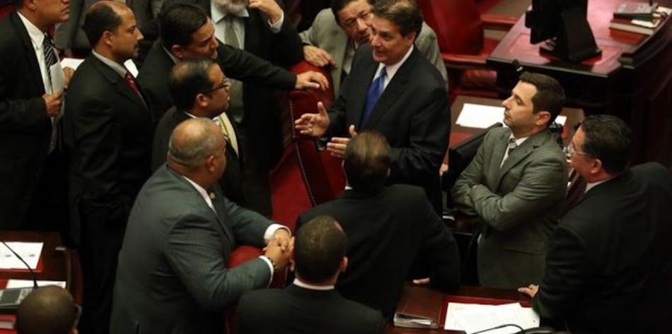 Puerto Rico: Senado aprueba moratoria de deuda