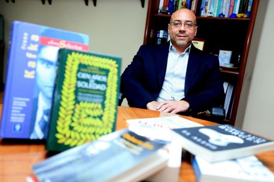 Eduardo Jaspe se inspira en la Luna para escribir 'Origen del Ninfa'