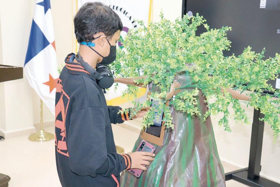 Lanzan árbol robot para mejorar atención de niños con TEA