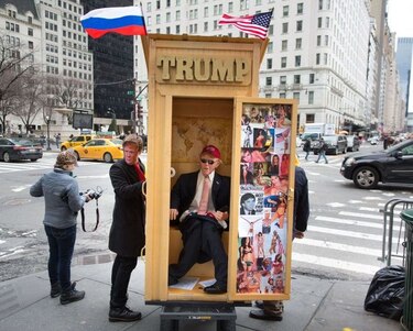 Donald Trump se roba las burlas en el Día de los Inocentes en Nueva York