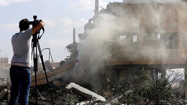 Sirios protestan contra ataques de Estados Unidos y sus aliados