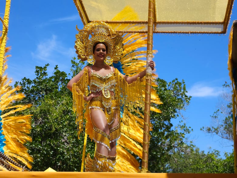 Carnaval 2025: En La Villa de Los Santos desfilan las reinas y arranca la fiesta