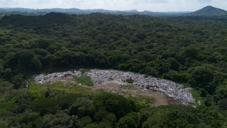 MiAmbiente firma sanciones a las primeras cuatro empresas responsables de la contaminación en ríos de Azuero