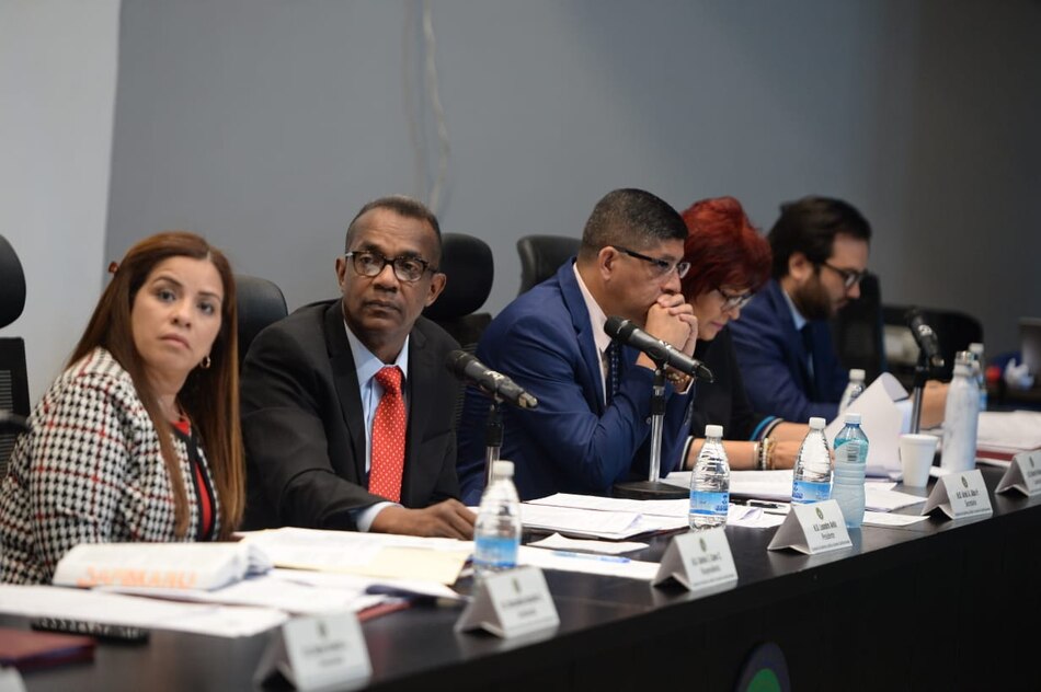 Aprueban en primer debate proyecto de ley que establece cárcel para los que paralicen obras