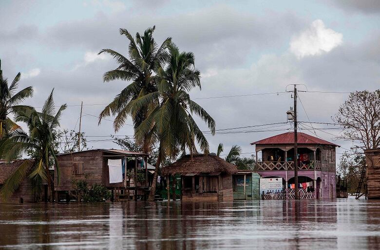 Centroamérica hace balance de daños tras destructor paso de ciclón Iota